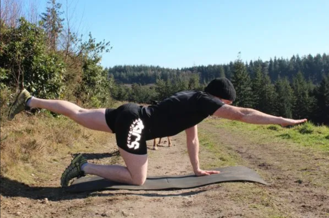 bird-dog-starting-position-core-strength-training-for-trail-runners